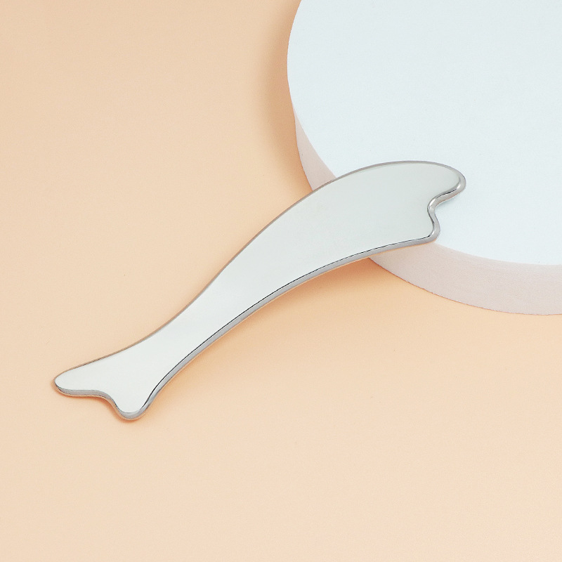 Fiskformad zinklegering Gua Sha-bräda med personliga färger och logotyp