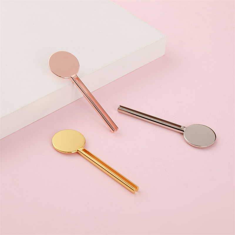 Kosmetisk nyckelformad tubvridare Rullande tandkräm Tubepressnyckel med stativ Dispenser metalltubpressare Kosmetisk nyckelformad tubvridare Rullande tandkräm Tubepressnyckel med stativ Dispenser metalltubpressare