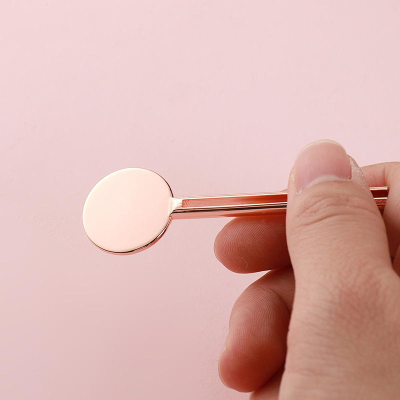 Kosmetisk nyckelformad tubvridare Rullande tandkräm Tubepressnyckel med stativ Dispenser metalltubpressare Kosmetisk nyckelformad tubvridare Rullande tandkräm Tubepressnyckel med stativ Dispenser metalltubpressare