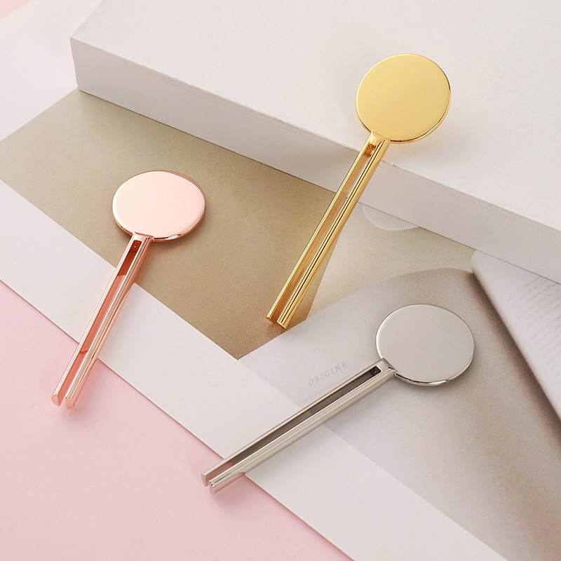 Kosmetisk nyckelformad tubvridare Rullande tandkräm Tubepressnyckel med stativ Dispenser metalltubpressare