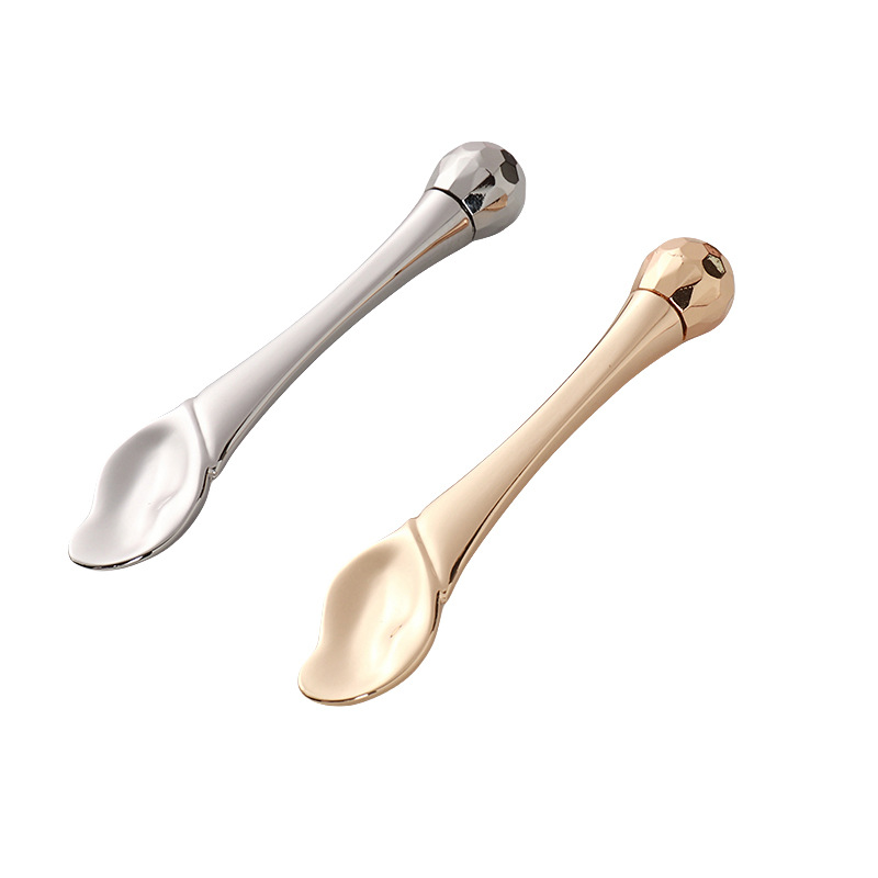 Eye Roller Massage Stick Ögonkräm Applikator Kosmetiska spatlar Anti-rynk ansiktssked Guldlegering Ansiktsvårdsverktyg Eye Roller Massage Stick Ögonkräm Applikator Kosmetiska spatlar Anti-rynk ansiktssked Guldlegering Ansiktsvårdsverktyg